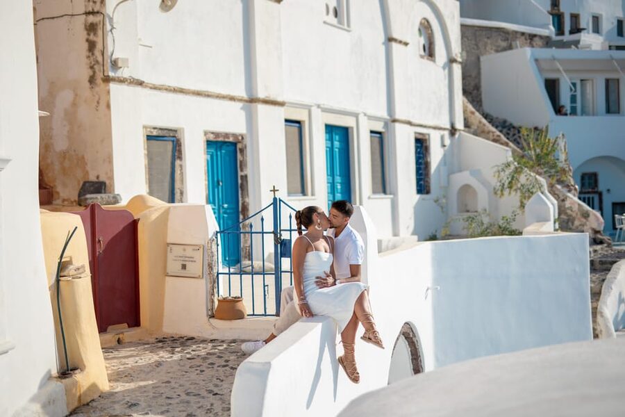 Oia: Couple photoshoot with 30 edited Photos - The Oia photo route, from whitewashed lanes to blue domes