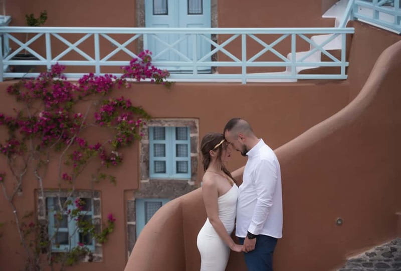Oía: Santorini Professional Photoshoot with Edited Photos - Should you book this Oia photoshoot?