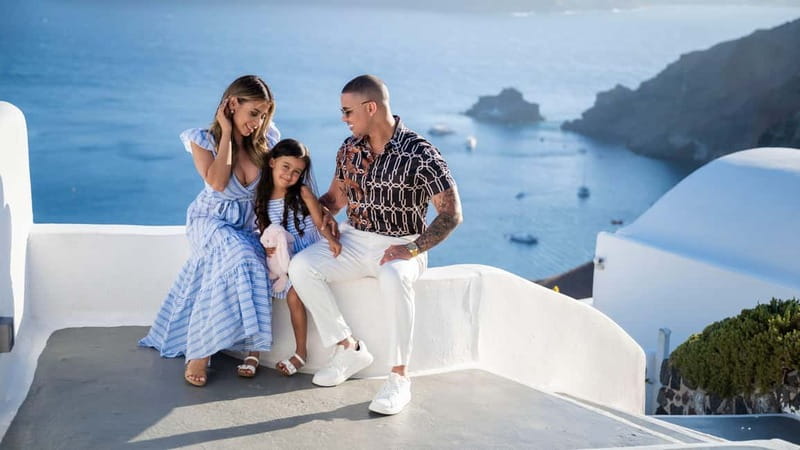 Oía: Santorini Professional Photoshoot with Edited Photos - Language, flexibility, and booking terms