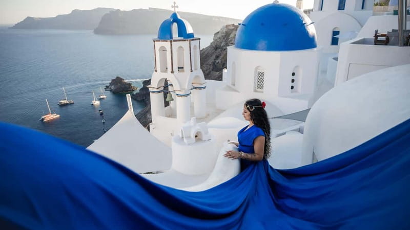 Oía: Santorini Professional Photoshoot with Edited Photos - How the 30-minute session works