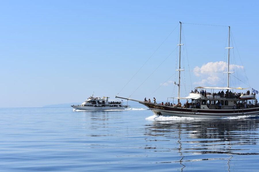 Ouranoupoli: Mount Athos Peninsula Sightseeing Cruise - Ouranoupoli port and the first minutes aboard