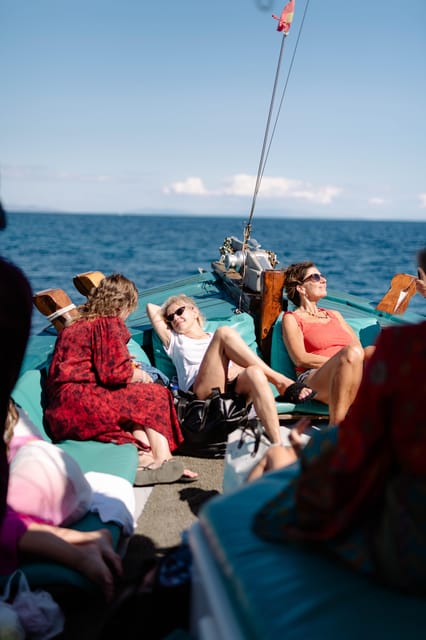 Porto Rafti: Athens Cruise Tour with Mediterranean BBQ - A warm Greek lunch with a view