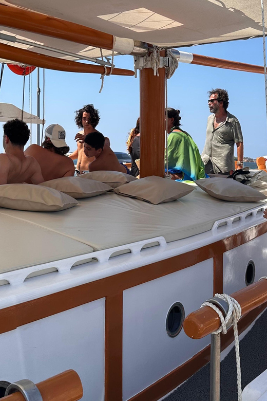 Pounta: Paros & Antiparos Cruise, Swimming & Seafood Lunch - What lunch and drinks are really like