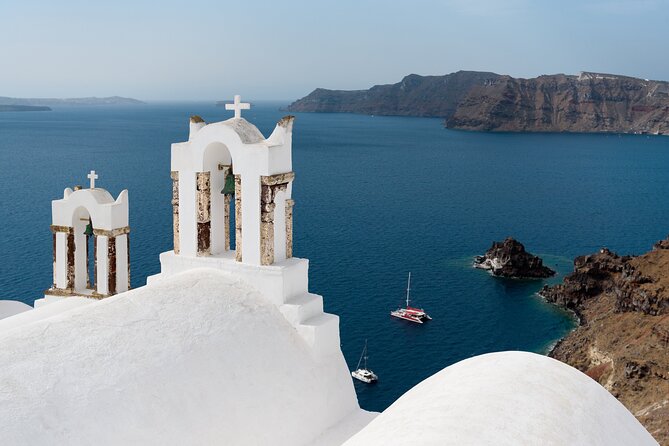 Private Classic Santorini Panorama: Visit the most popular destinations! - Red Beach and the limits of a short stop