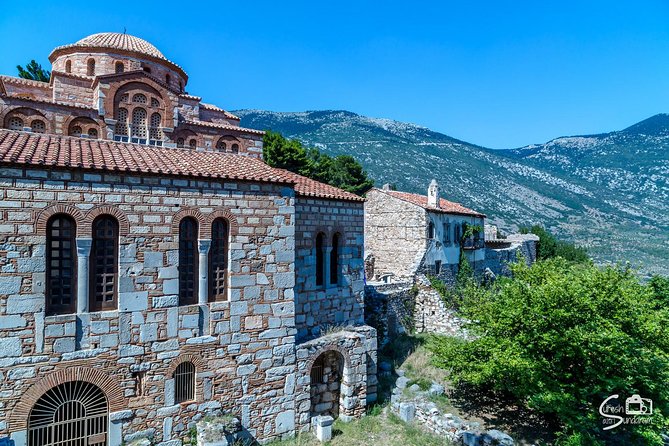 Private Delphi and Hosios Loukas Monastery - Great Lunch and Drinks Included - Arachova for mountain scenery and free time