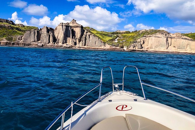 Rent a Boat in Santorini without a License - Wind, safety, and the €200 deposit