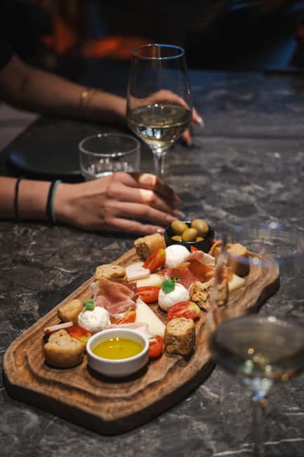 Rethymno: Cretan Wine Tasting Guided Tour with Local Food - Five wines and the story behind local grapes