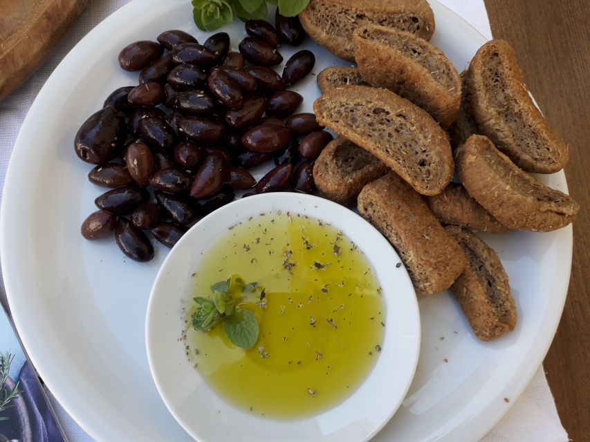 Rethymno: Olive Oil Tasting with Cretan Food Pairing - Meeting Aspassia at the Valide building