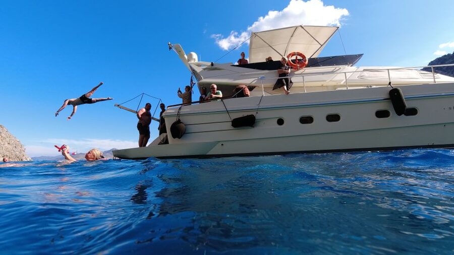 Rhodes: Symi Yacht Tour with Unlimited Drinks and Transfer - Seskli Island offers a quieter final swim