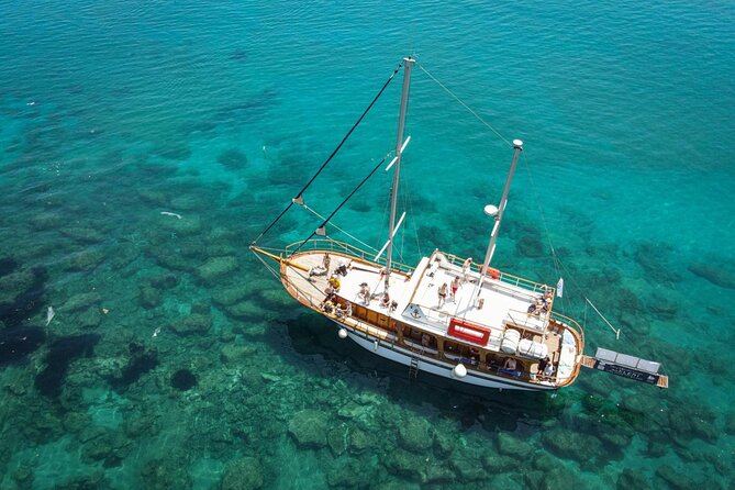 Sailing Trips with Cretan Sailing - A simple grilled lunch after the first swim