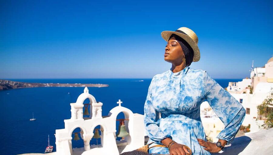 Santorini: 40-Minute Oia Photoshoot - Walking Through Oia’s Whitewashed Lanes