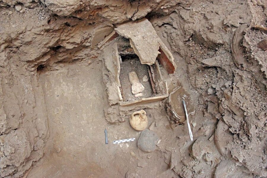 Santorini: Akrotiri Private Guided Tour with Hotel Pick-Up - The 70-minute walk through prehistoric streets