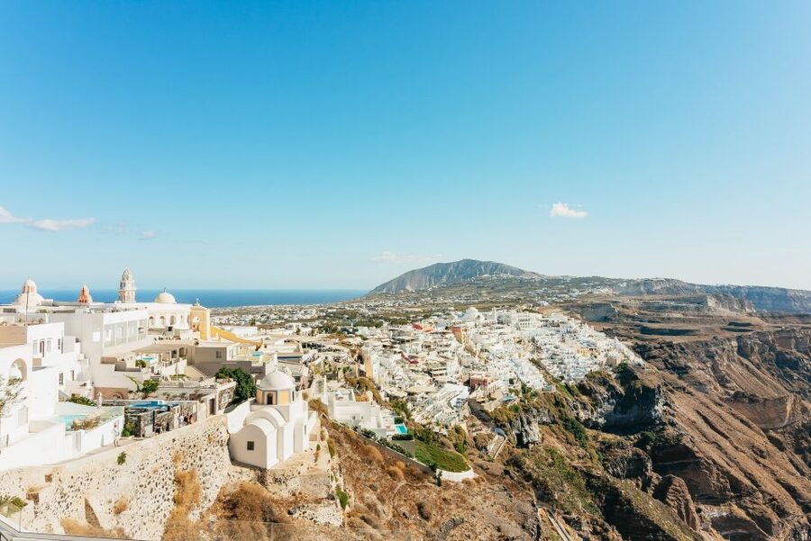 Santorini: Caldera Trail Guided Hike and Sunset Viewing - The final approach to Oia and the sunset hill