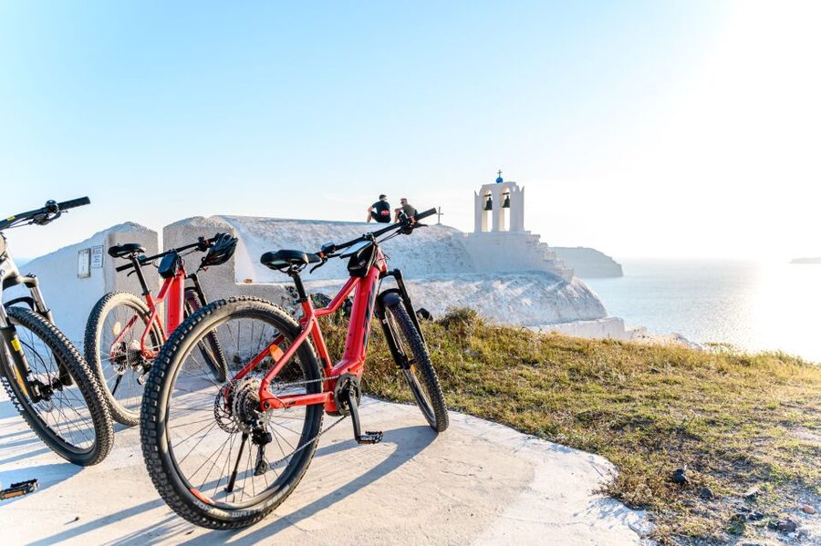 Santorini e-bike guided tours - The guides and the feel of the group