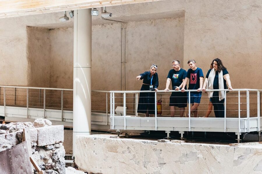 Santorini: Experience Akrotiri with a Licensed Tour Guide - Who will get the most from this tour