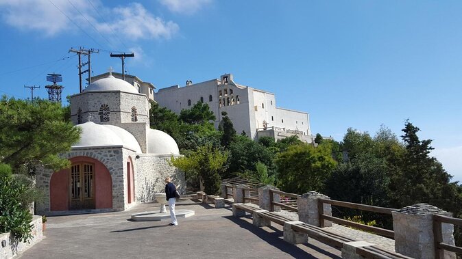 Santorini in 5 hours: Oia, Traditional Villages & Black Beach - The key points at a glance