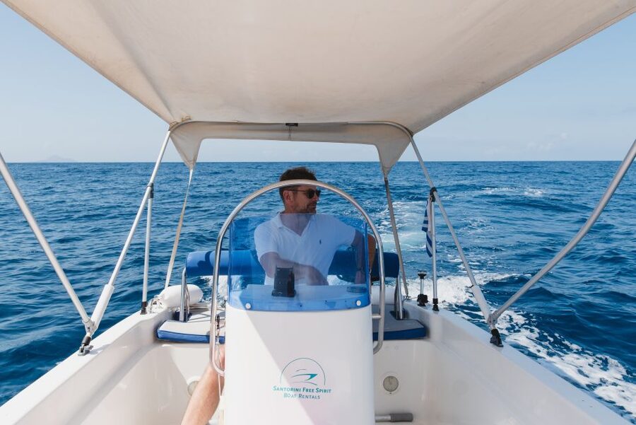 Santorini: License-Free Boat Rental with Ice, Water, & Fruit - Visiting nearby islands at your own pace