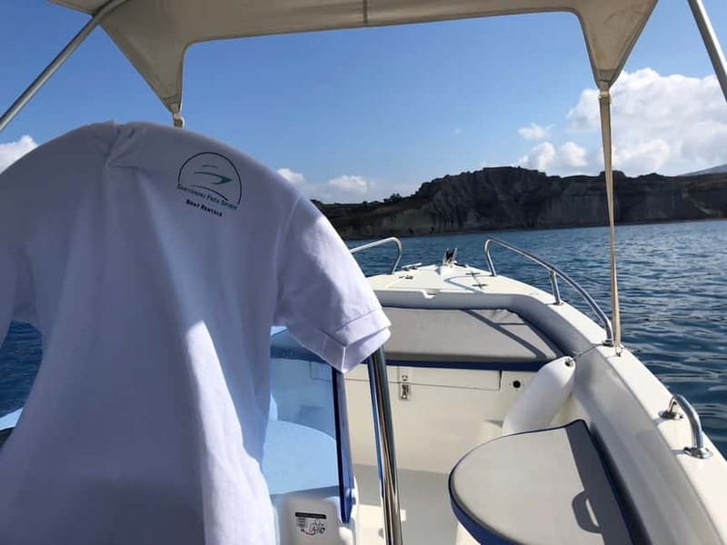 Santorini: License-Free Boat Rental with Ice, Water, & Fruit - Who will enjoy this boat rental most