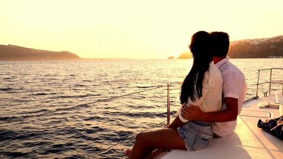 Santorini: Luxury Caldera Cruise with Full Greek Meal - Why seeing Santorini from the sea matters