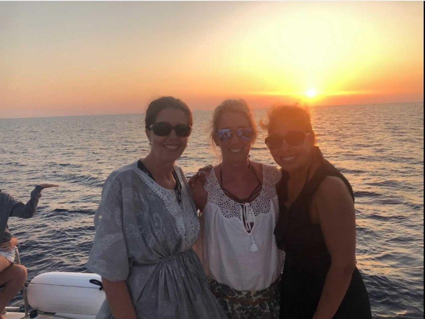 Santorini: Luxury Caldera Cruise with Full Greek Meal - The family-style Greek meal