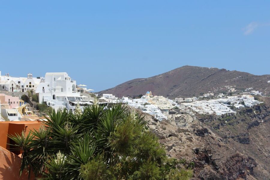 Santorini: Mesa Gonia, Pyrgos and Oia Tour - How the $48 price works for you