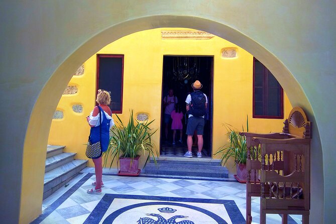 Santorini Must-See Highlights: Private Shore Tour - Perissa Black Sand Beach and lunch