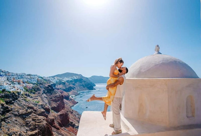 Santorini: Oia Private Couple Photoshoot with 35 Photos - Key details at a glance