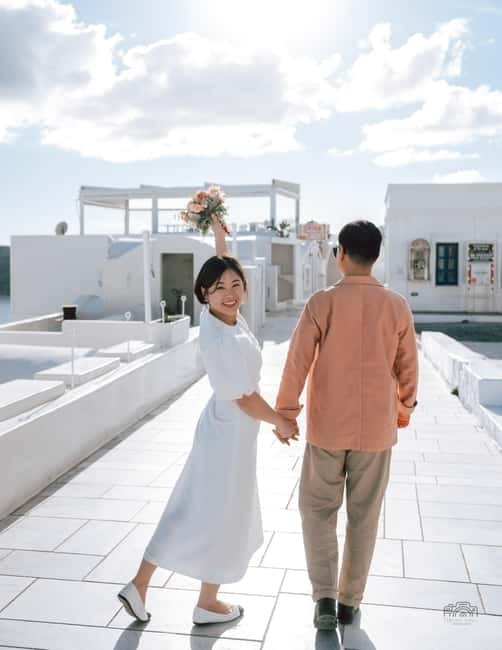 Santorini: Oia Private Couple Photoshoot with 35 Photos - Is $90 per person good value?