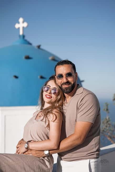 Santorini: Oia Private Couple Photoshoot with 35 Photos - Who should book this experience