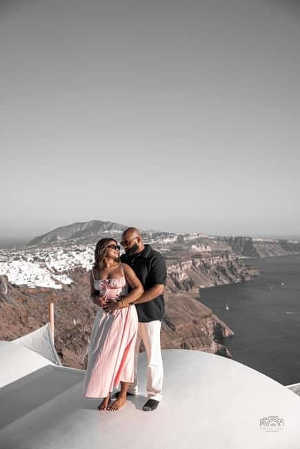 Santorini: Oia Private Couple Photoshoot with 35 Photos - Practical tips for a smoother session