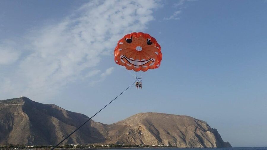 Santorini: Parasailing Flight Experience at Black Beach - The 10-minute safety briefing