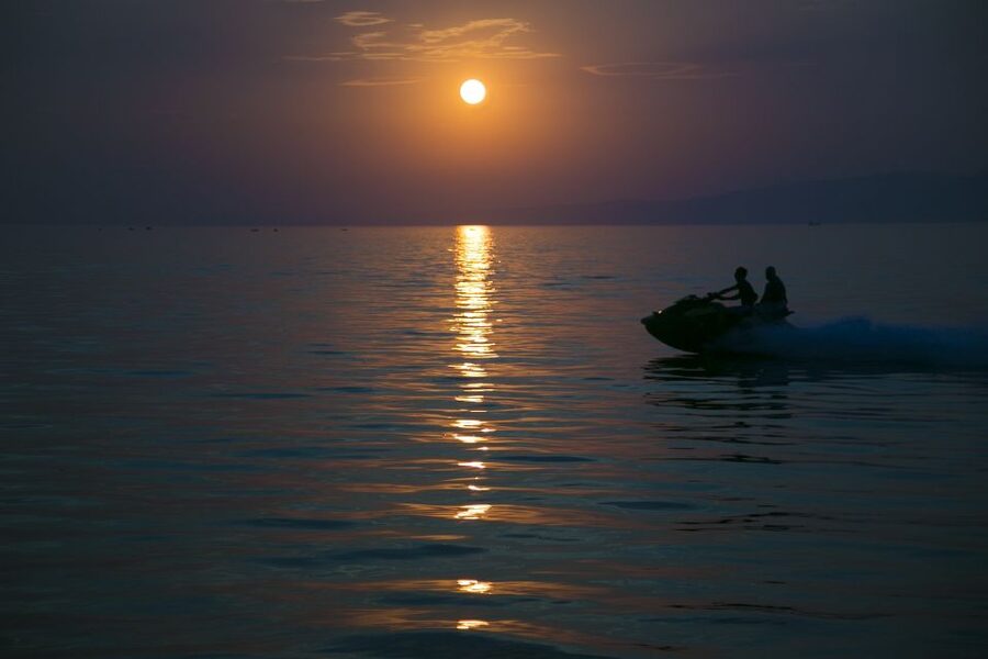 Santorini: Perivolos Beach Jet Ski Rental - Riding a Yamaha Sport jet ski for 20 minutes