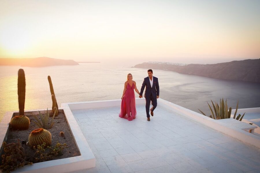 Santorini: Photo Shoot with a Private Vacation Photographer - Why a private photo session makes sense in Santorini