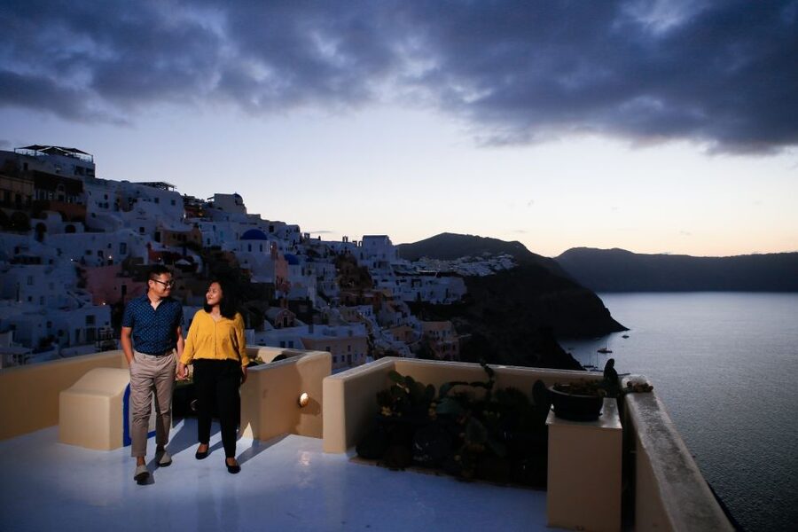 Santorini: Photo Shoot with a Private Vacation Photographer - What the photography feels like