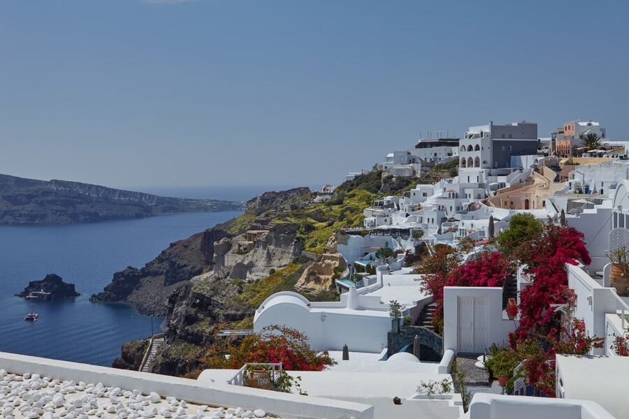 Santorini: Private Day Tour with Guide - Red Beach: dramatic rock and limited beach time