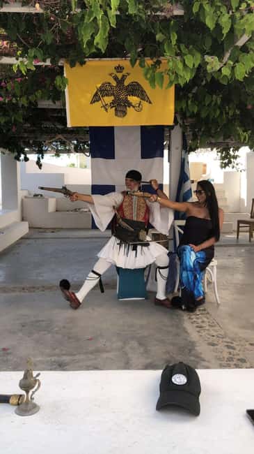 Santorini : Private Guided Highlights Tour - What the three-hour schedule feels like