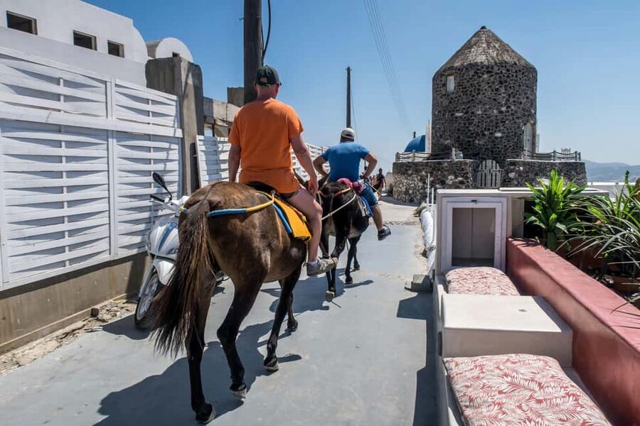 Santorini : Private Guided Highlights Tour - Why the private van changes the day
