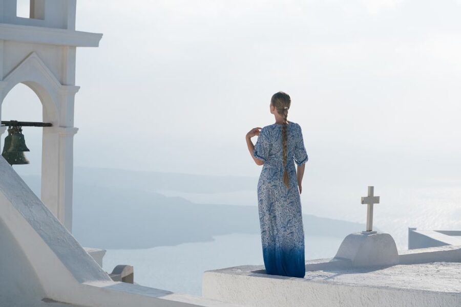 Santorini: Private Photo Shoot in Fira or Imerovigli - Should you book the Santorini private photo shoot?