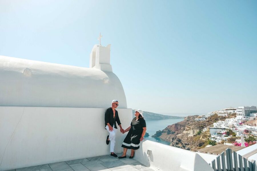 Santorini Private Photoshoot - Posing help for couples and solo portraits