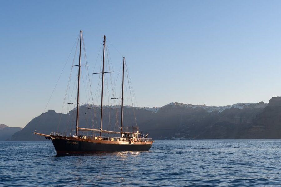 Santorini: Romantic Sunset Caldera Cruise with Dinner - Getting to Athinios Port by shared bus