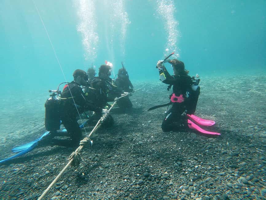 Santorini: Scuba Diving - Shallow water makes the first moments easier