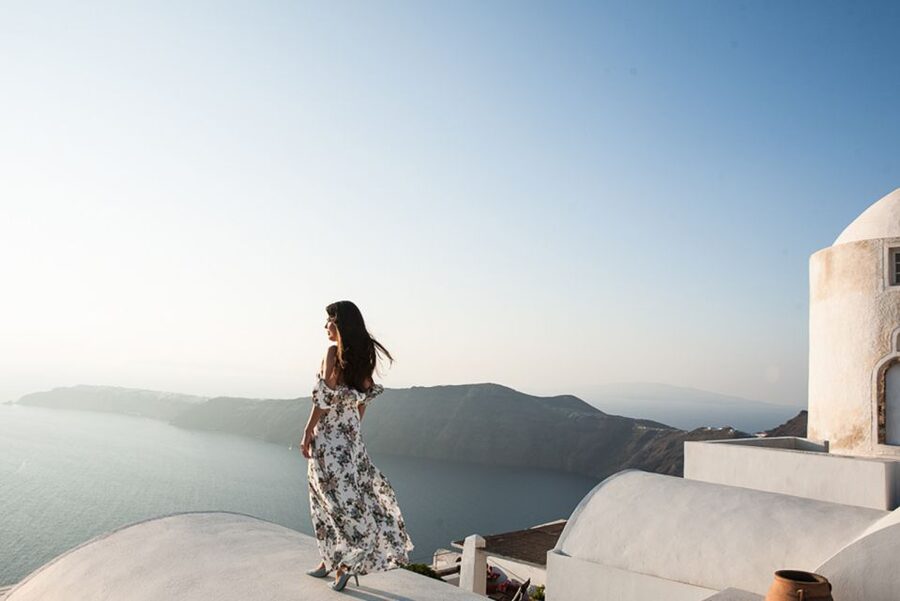 Santorini Unfiltered: Luxury Photoshoot with a Photographer - Key points to know before booking