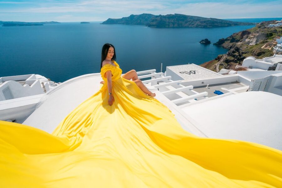 Santorini: Unique Flying Dress Photoshoot Experience - How the dress session works