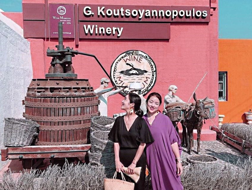 Santorini: Wine Tour with Sunset in Oia - Guides make the difference