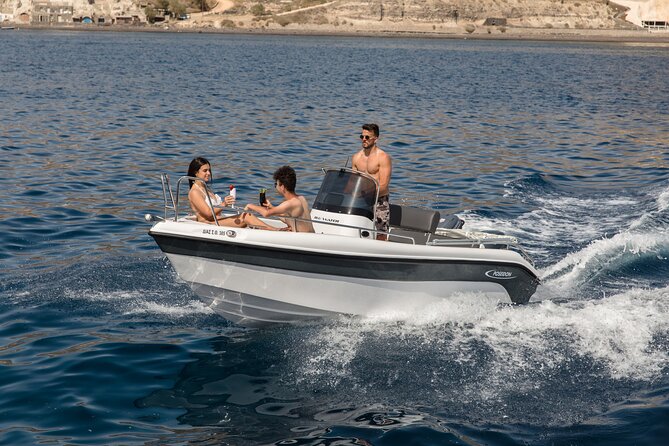 Self-Drive License-Free Boat Rental in Santorini from Vlichada - Visiting Thirasia at your own pace