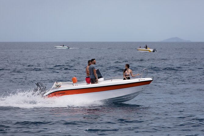 Self-Drive License-Free Boat Rental in Santorini from Vlichada - What makes the boat comfortable