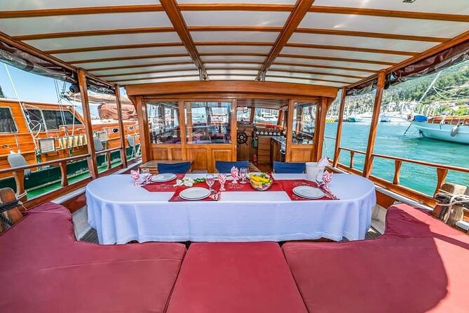 SEMIPRIVATE GALATEA tour Antiparos-Blulagoon-Despotiko-FREE DRINK - Despotiko adds ruins and a Greek lunch