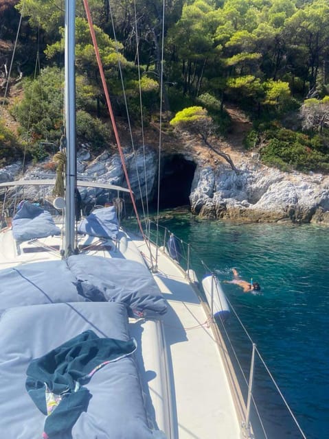 Skiathos: day sailing trip with swim stops and lunch - Lunch with a view of the islands