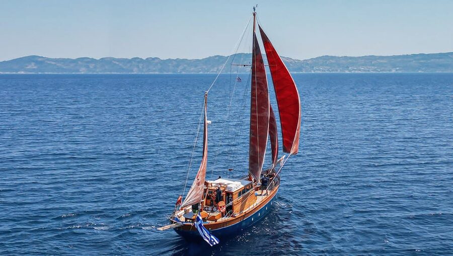 Skiathos: Wooden Sailboat Full- or Half-Day Trip with Meal - Food, drinks, and the rhythm of the day