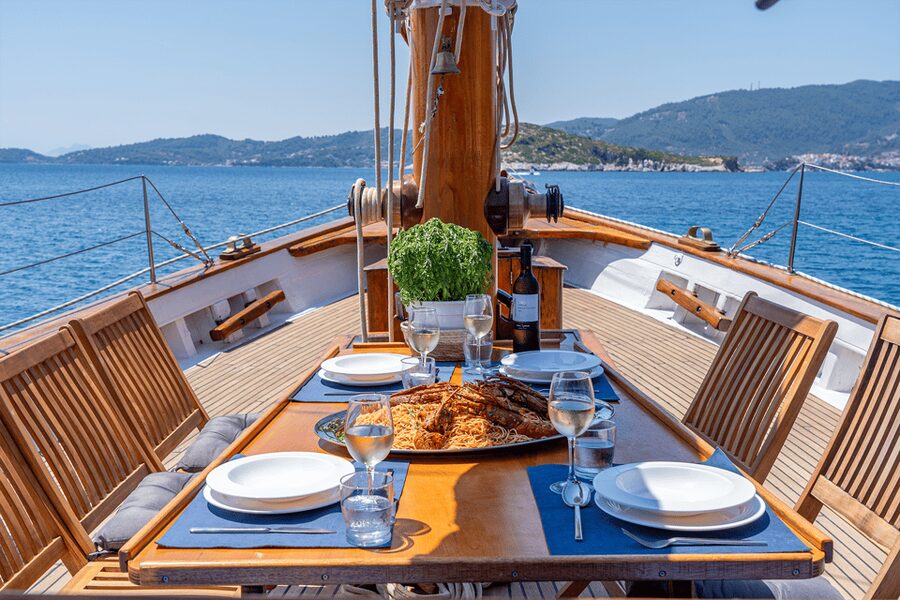 Skiathos: Wooden Sailboat Full- or Half-Day Trip with Meal - Private trips and special occasions